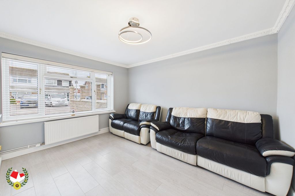 Property photo 2 of 21