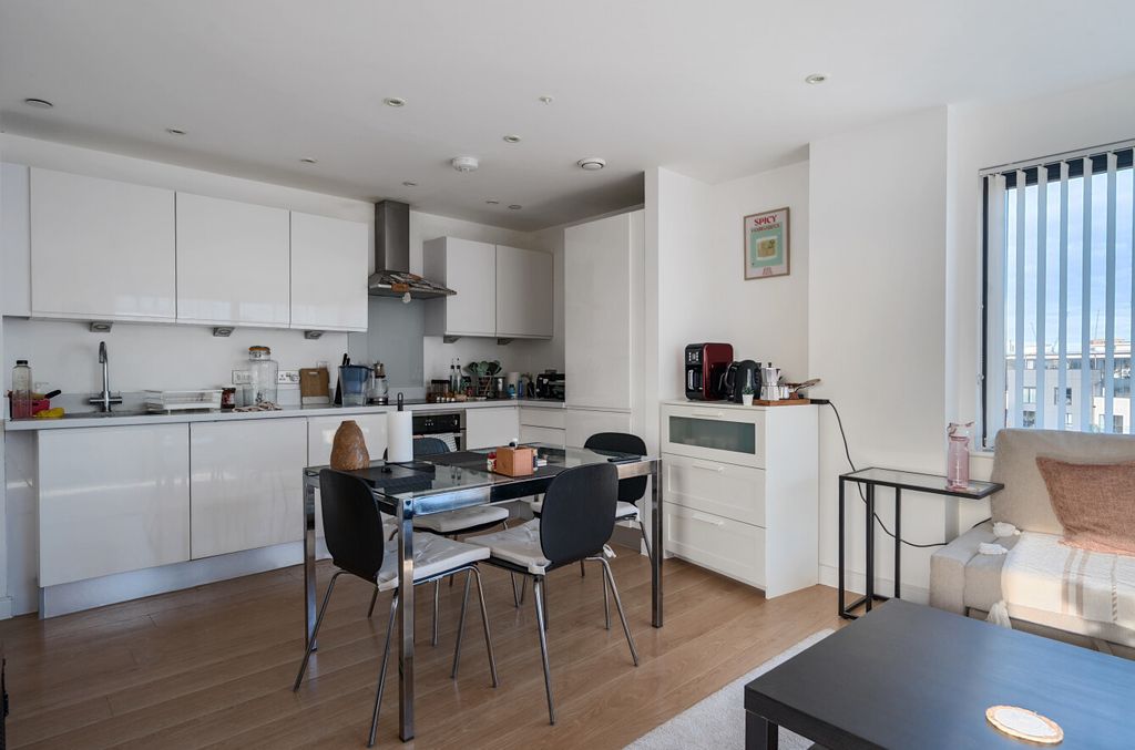 Property photo 2 of 9 1372053-42-68F89c...