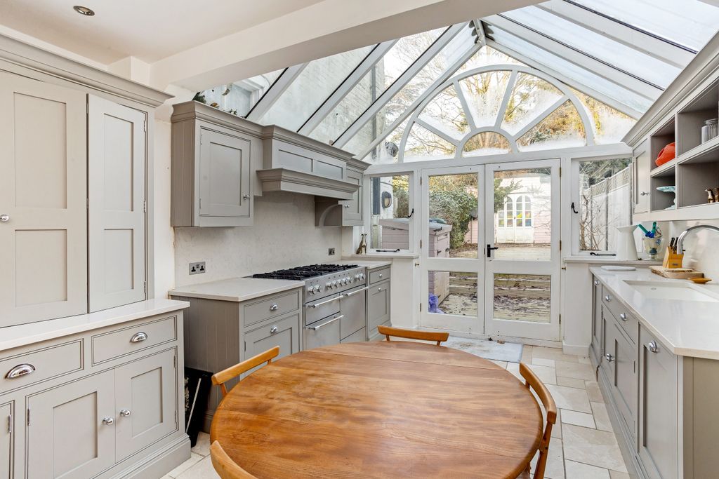 Property photo 3 of 13 Shelley Cottage, West Street, Marlow, Buckinghamshire, Sl7 2Bu