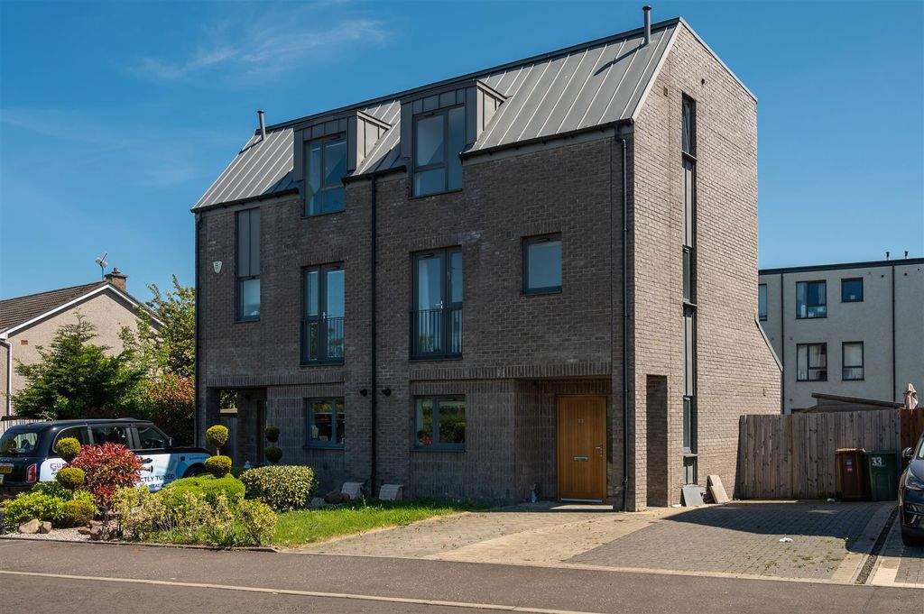 Property photo 1 of 17 Calderrd_002.Jpg