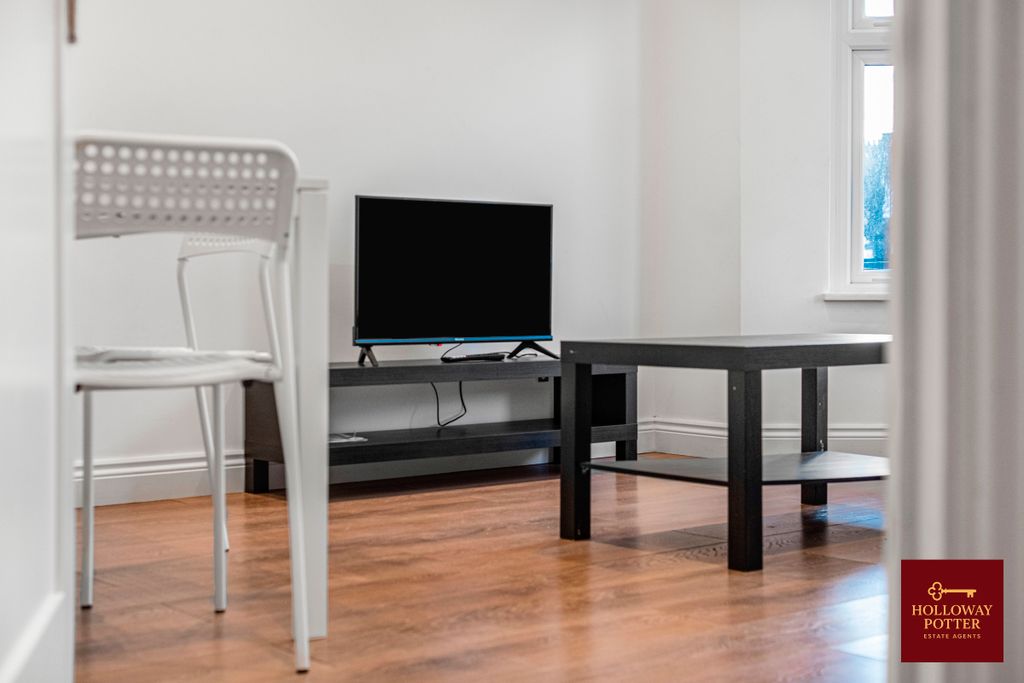 Property photo 3 of 28