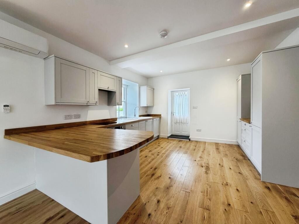 Property photo 2 of 20 4855701