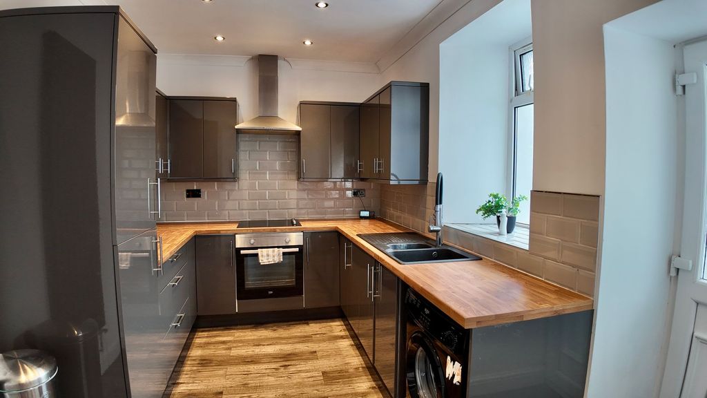 Property photo 3 of 25