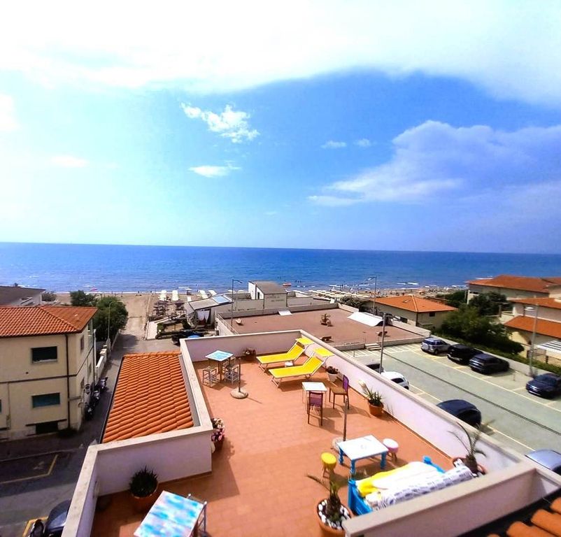 Property photo 2 of 28