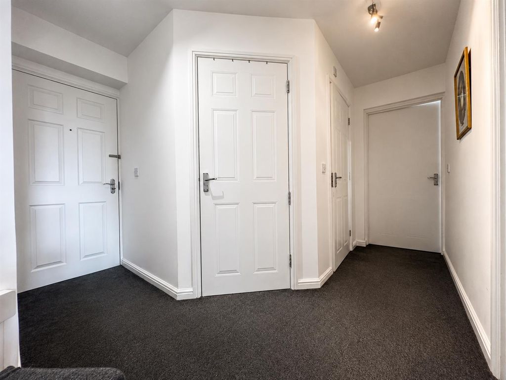 Property photo 2 of 10 Hallway.Png