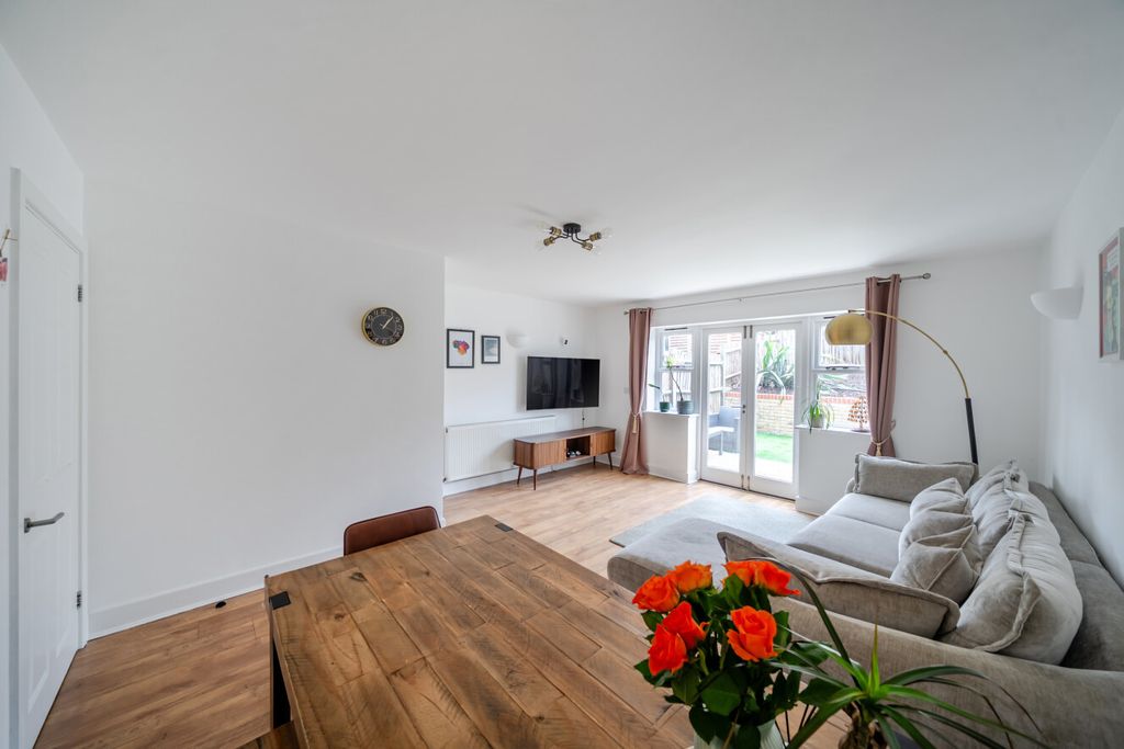 Property photo 2 of 16 1483944-11-6A43B6...