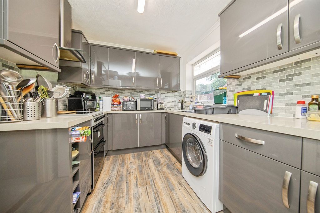 Property photo 3 of 24
