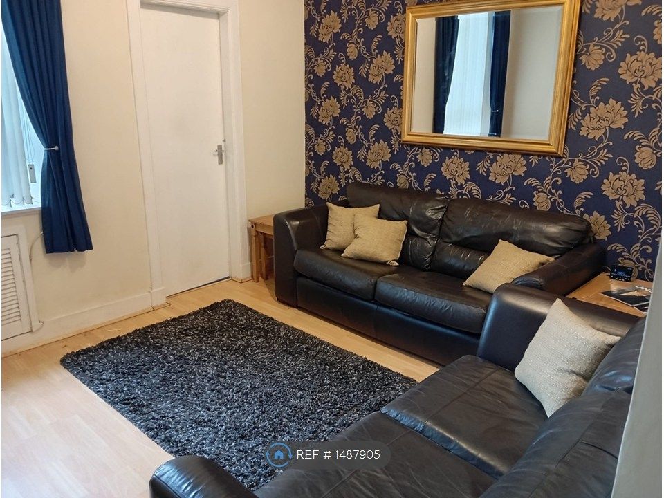 Property photo 2 of 6 Living Room (12'1 x 10'7)