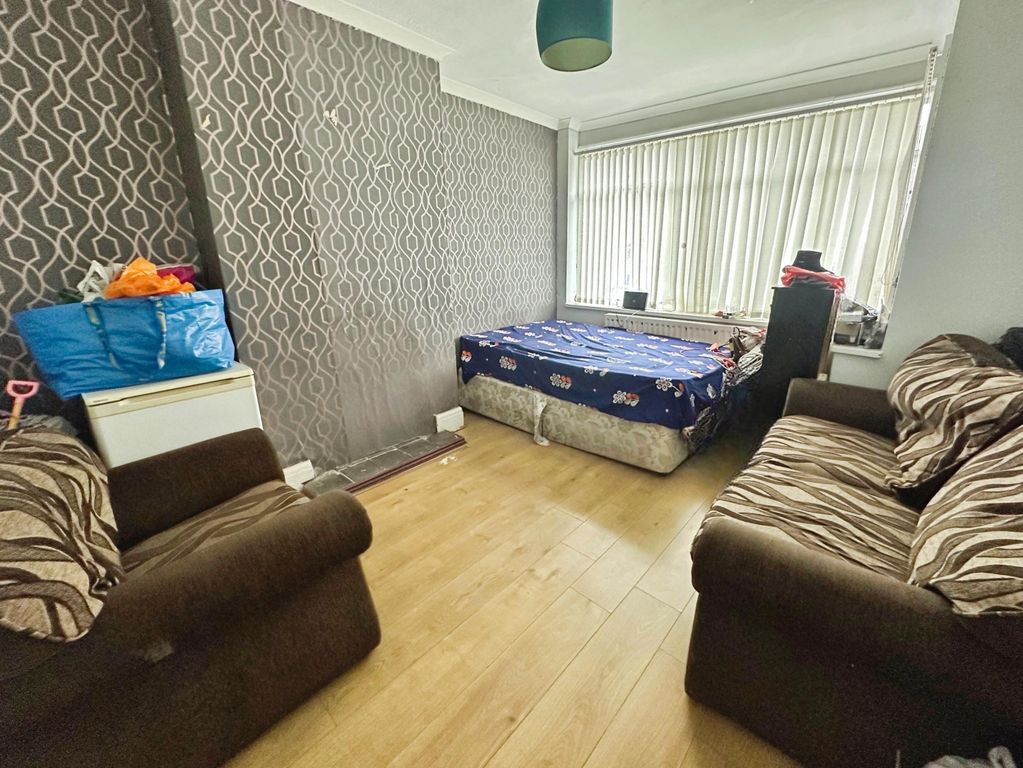 Property photo 2 of 11 Lounge