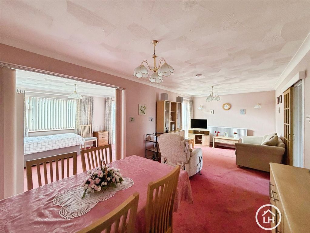 Property photo 2 of 13 Lounge/Diner