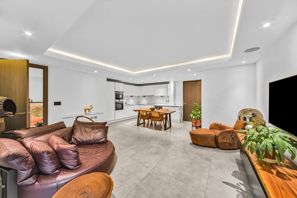 Property photo 2 of 19 Picture No. 43