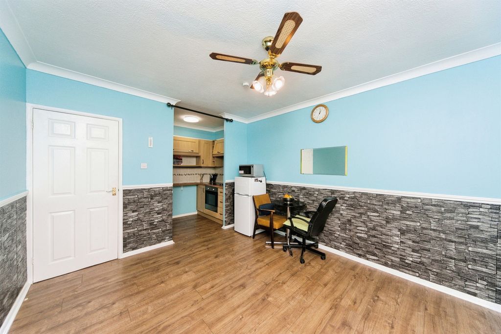 Property photo 3 of 15