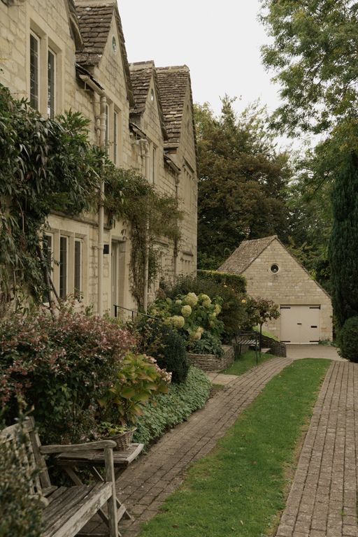 Property photo 2 of 37