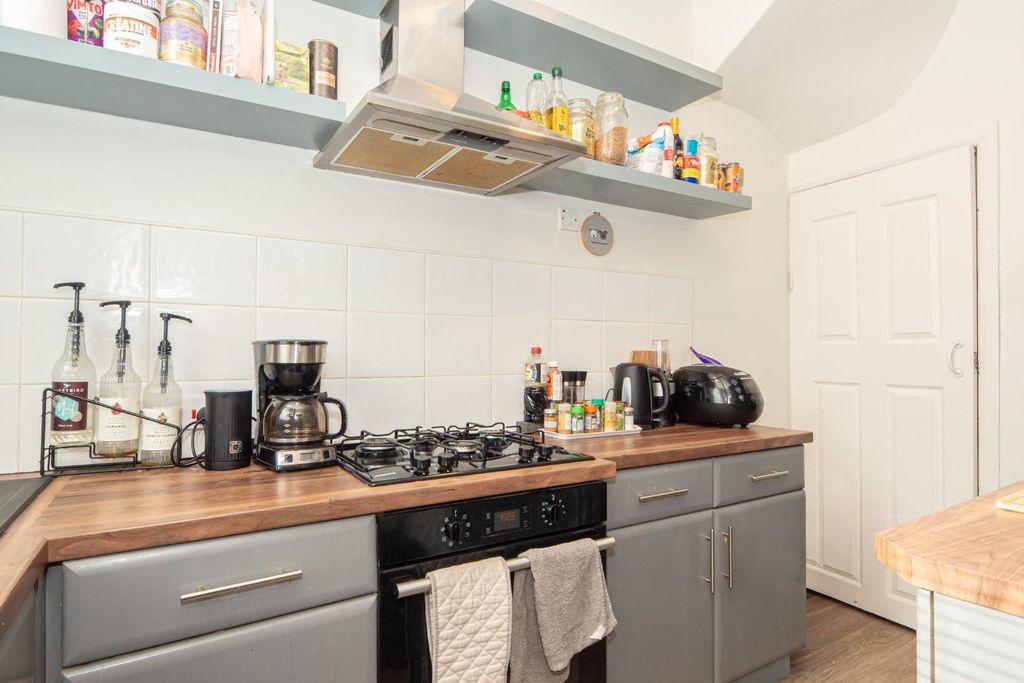Property photo 2 of 11 Kitchen