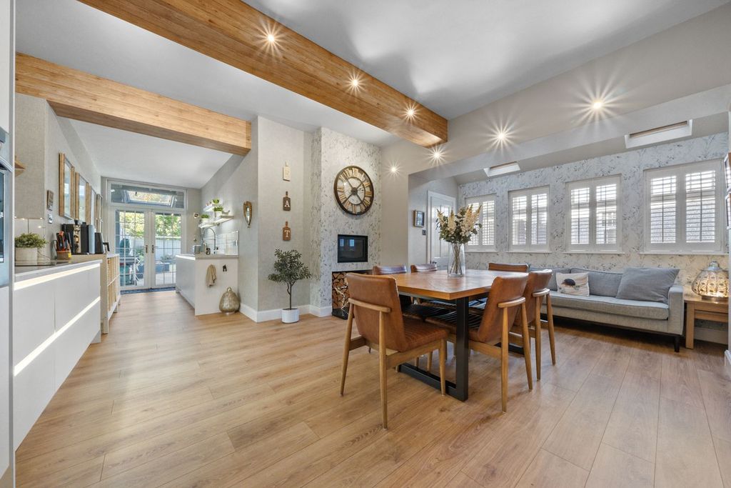 Property photo 2 of 45