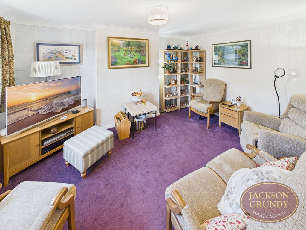 Property photo 3 of 14 Farnworth Close