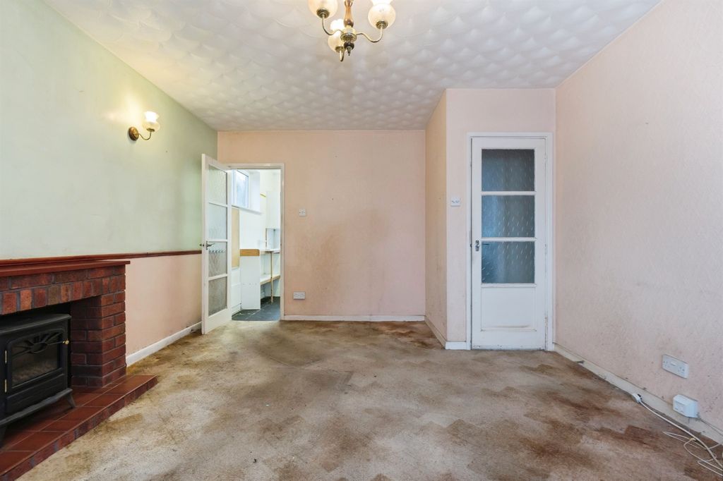 Property photo 3 of 13