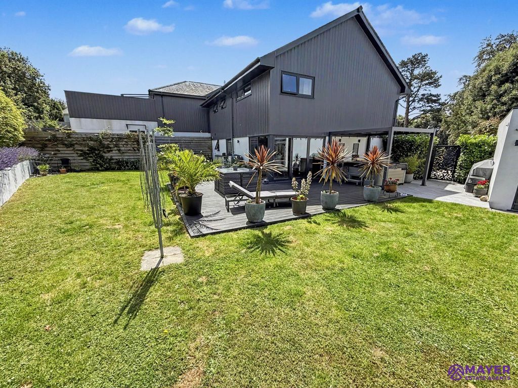 Property photo 2 of 28