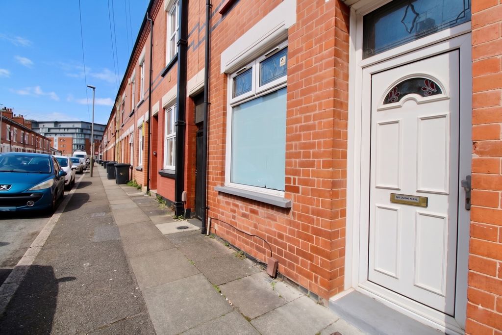 Property photo 2 of 13 Close Up