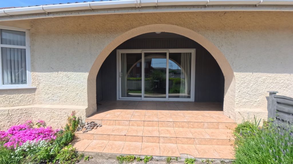 Property photo 2 of 17 Front 2