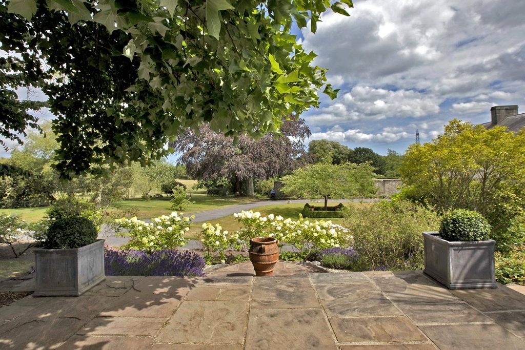Property photo 3 of 13 Gardens
