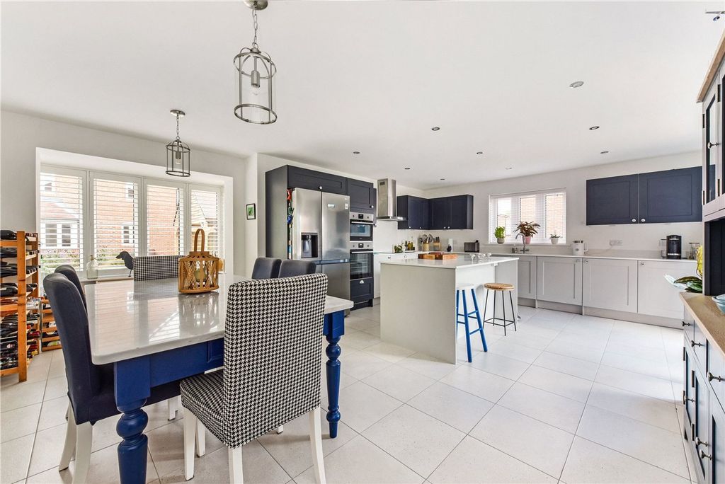 Property photo 2 of 20 Kitchen/Dining Room