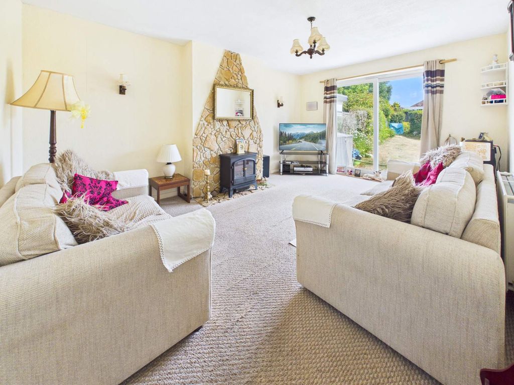 Property photo 2 of 18 Living Room