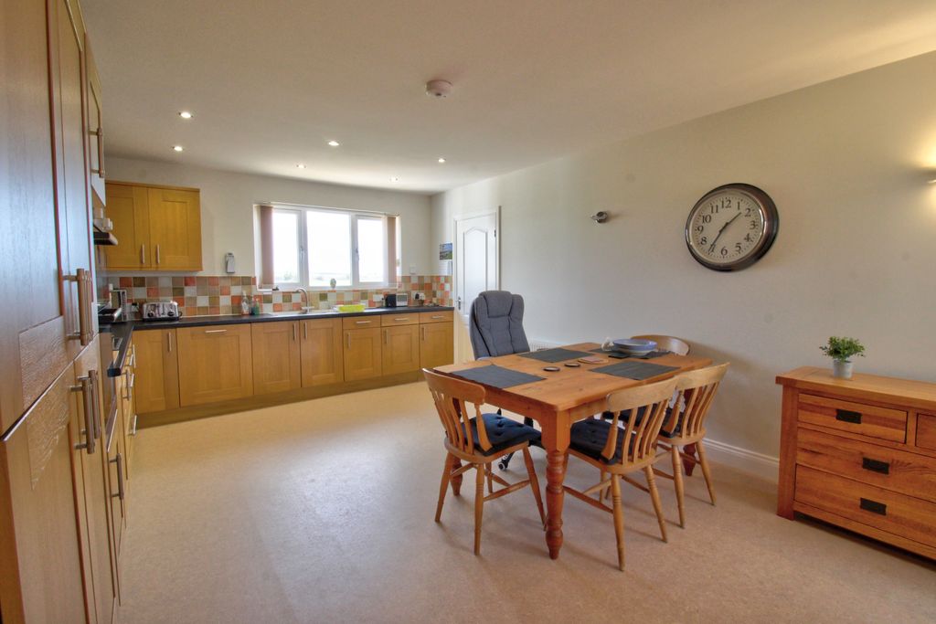 Property photo 3 of 31 Img_3379_80_81