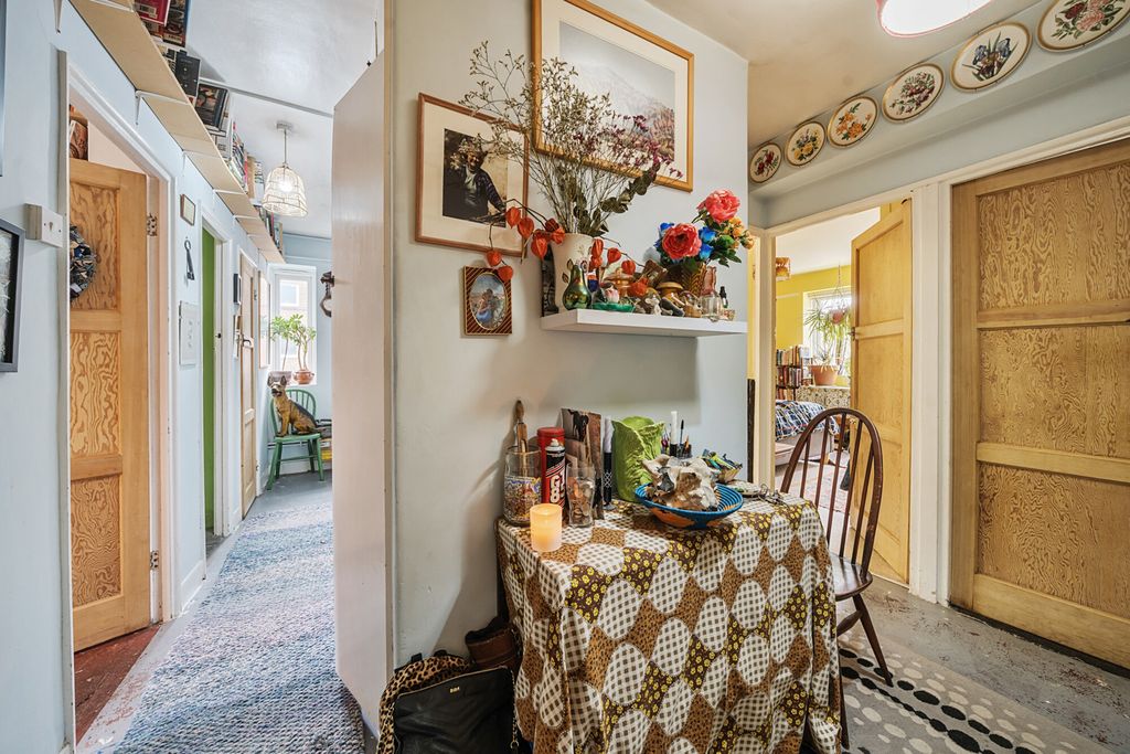 Property photo 3 of 9 Hallway