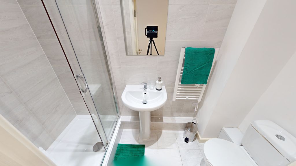 Property photo 3 of 4 Washroom