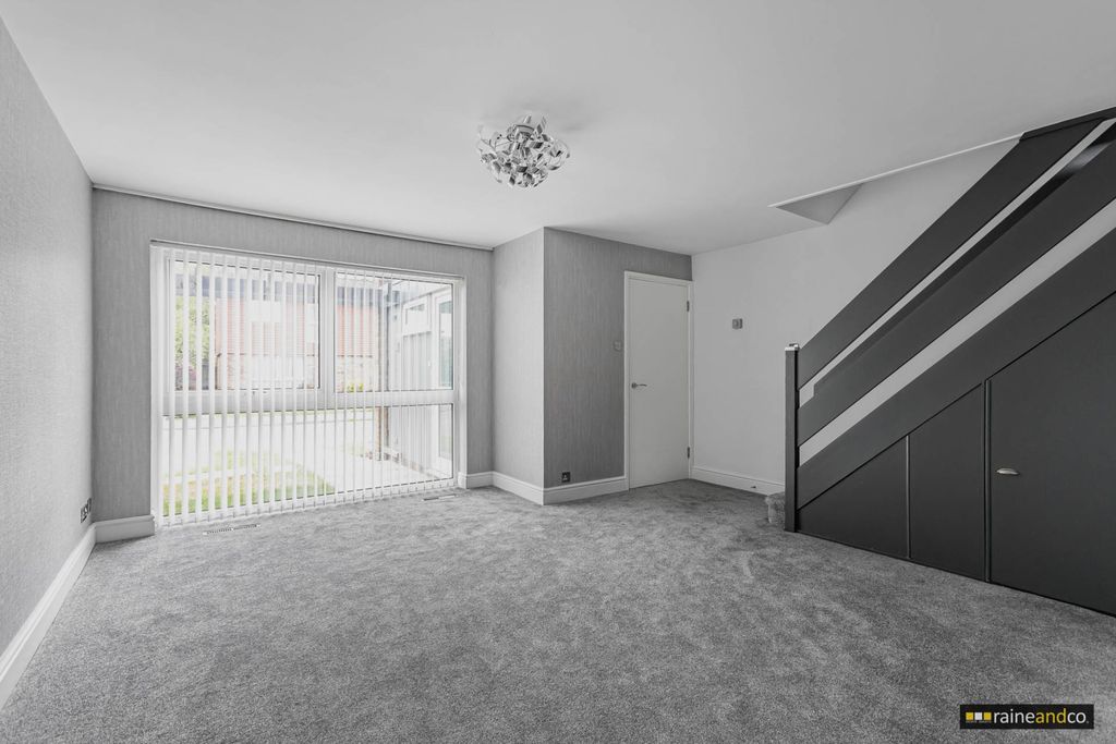 Property photo 2 of 30