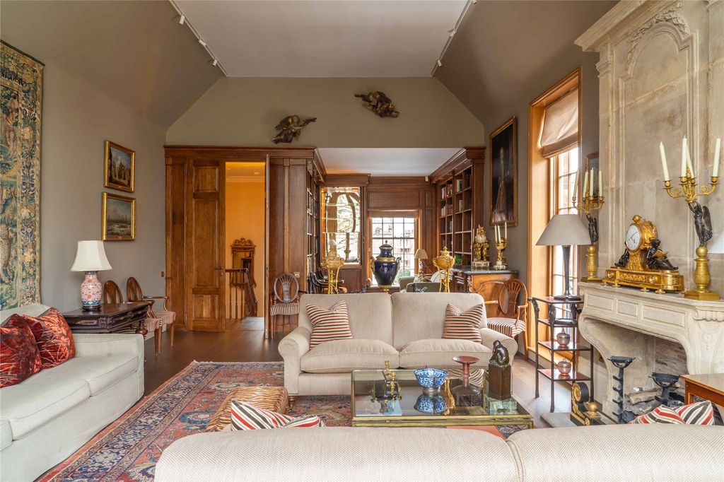 Property photo 2 of 10 Studio Drawing Room