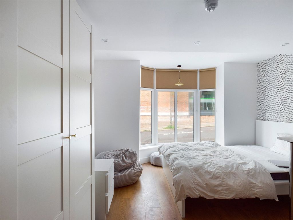 Property photo 2 of 5 Bedroom-Flat-To-Rent