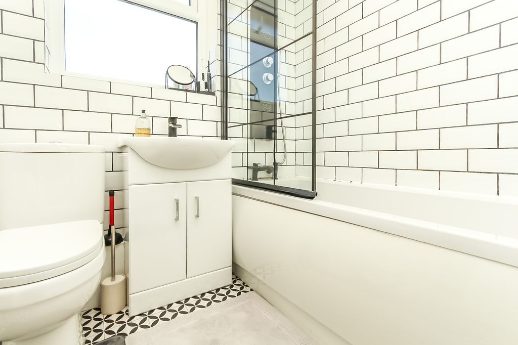 Property photo 3 of 24 Bathroom