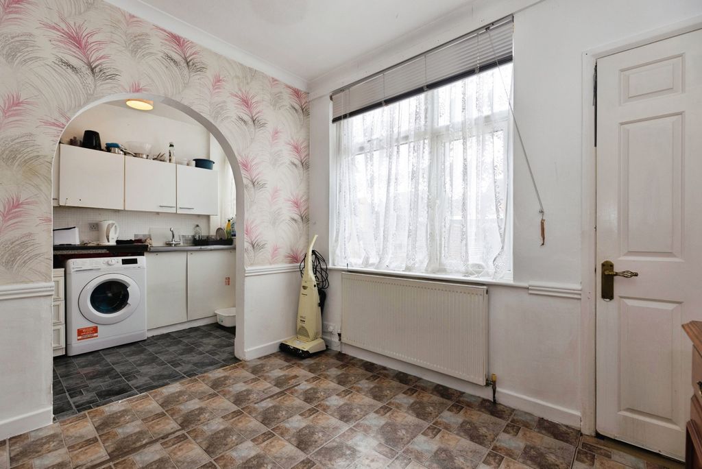 Property photo 3 of 14 Photo