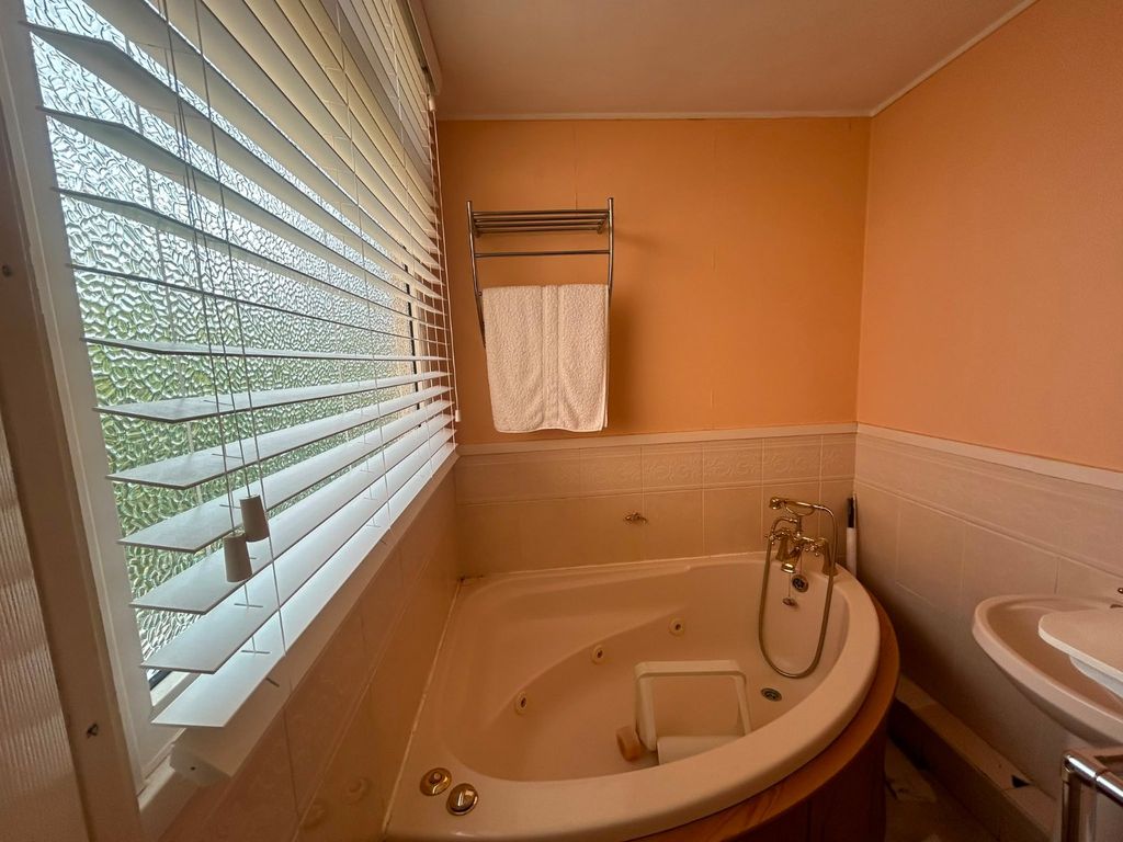 Property photo 2 of 7 Picture No. 01