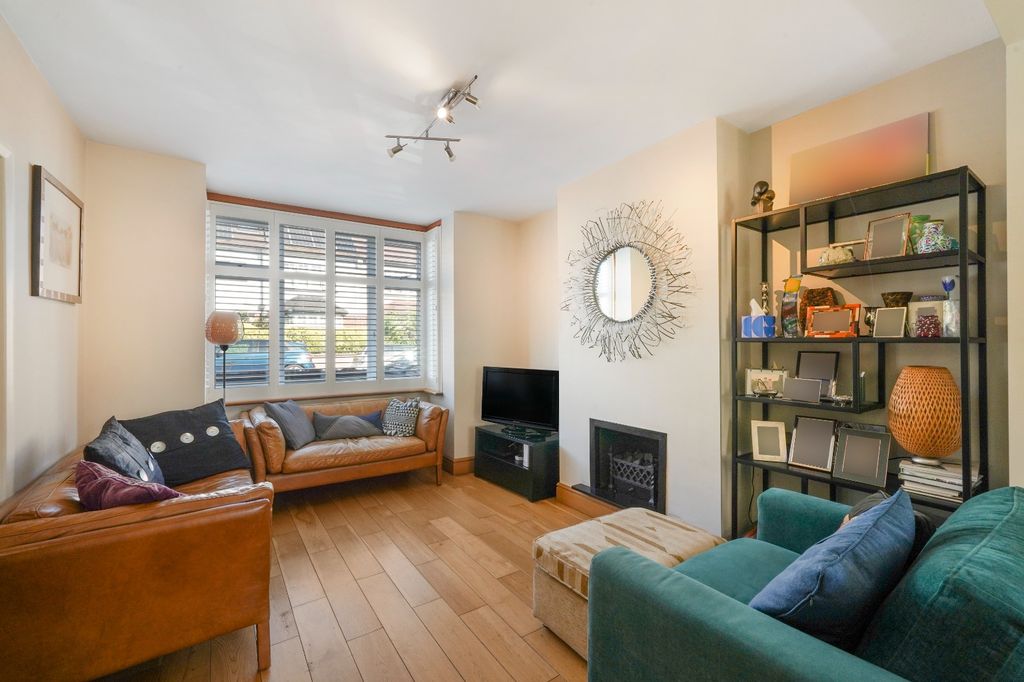 Property photo 2 of 16 5379802