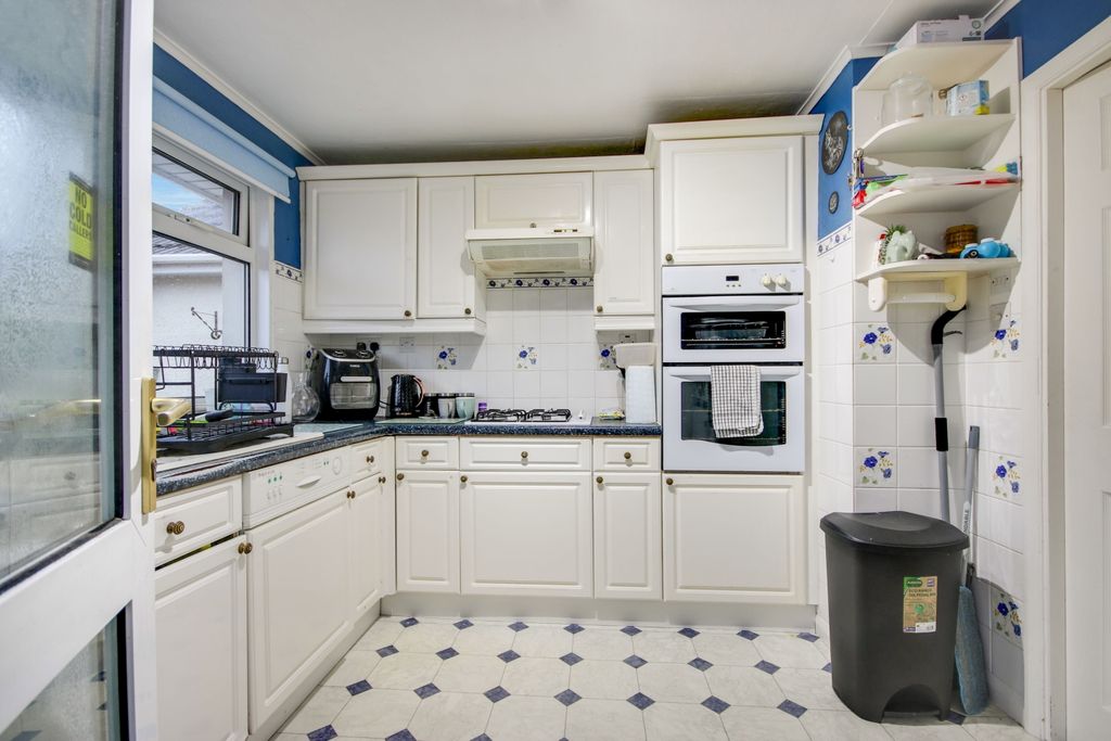 Property photo 2 of 14 Img_1731-Img_1733