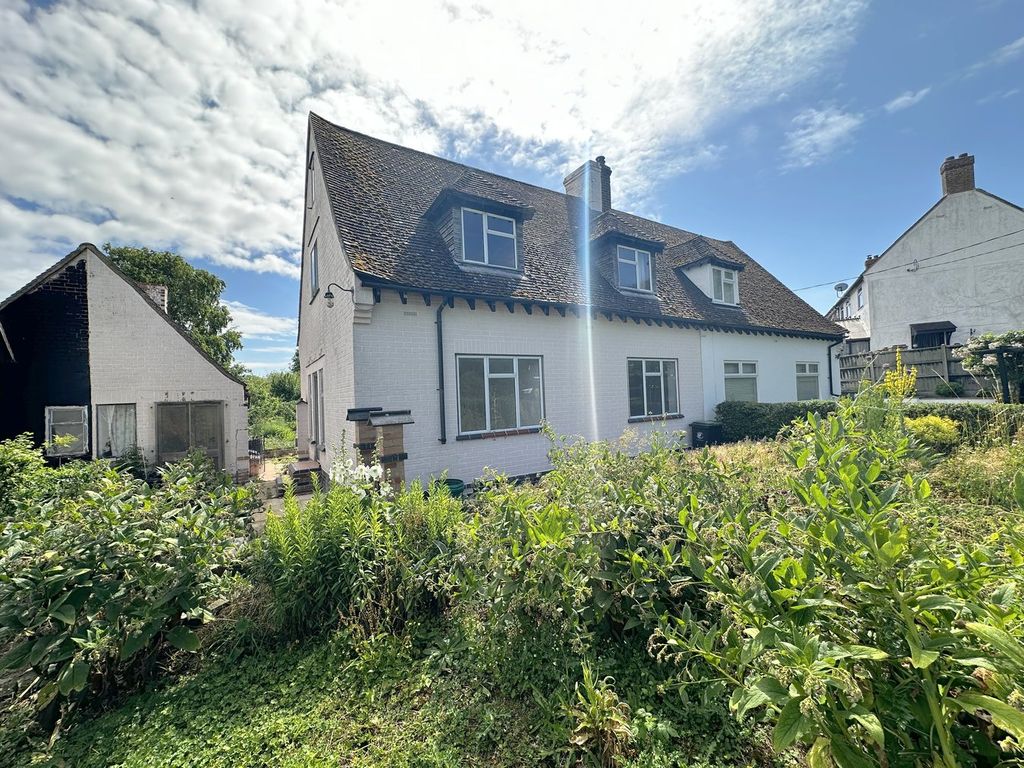Property photo 2 of 28