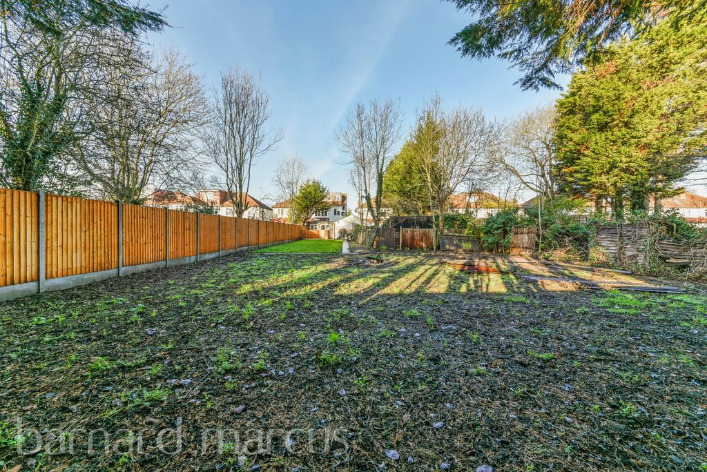 Property photo 3 of 6 Garden