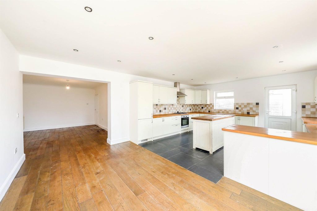 Property photo 3 of 13 Image