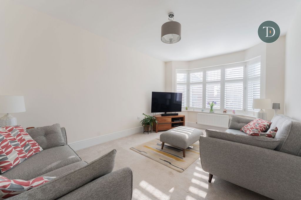 Property photo 2 of 28