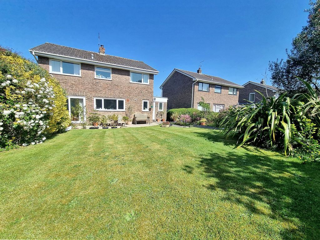 Property photo 2 of 12