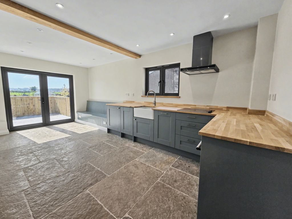 Property photo 3 of 27