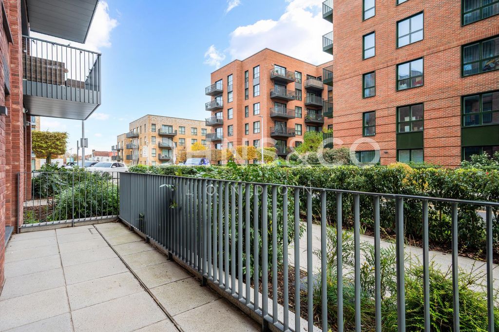 Property photo 2 of 18