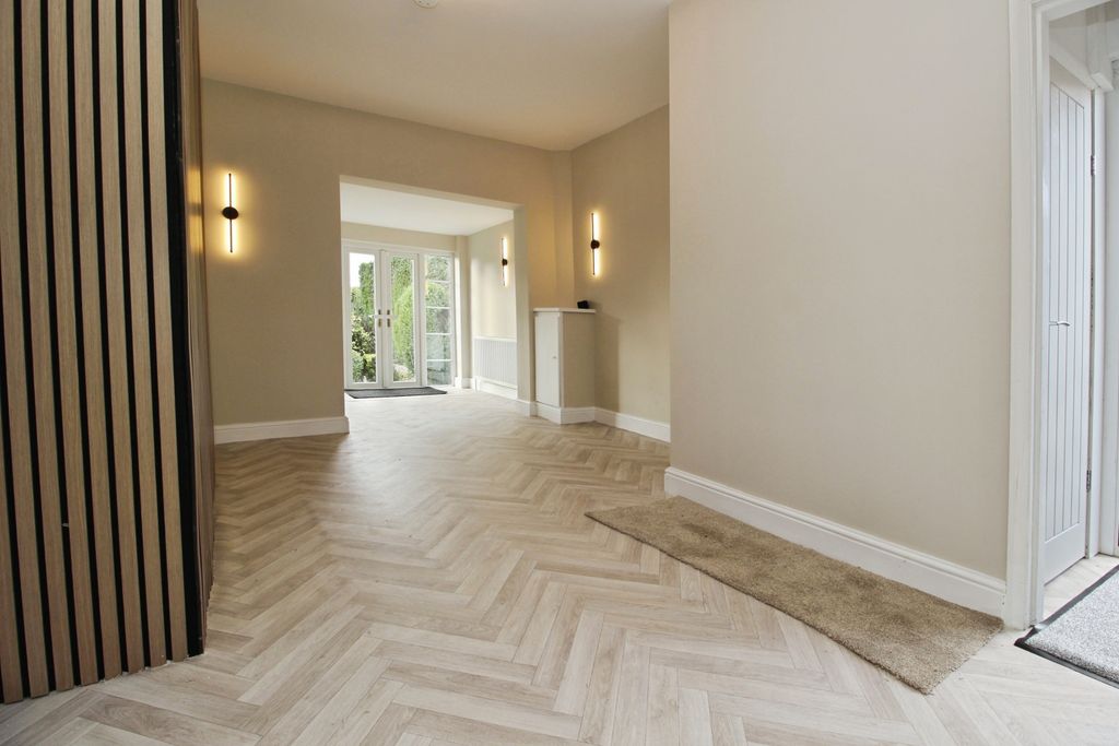 Property photo 1 of 14 Entrance Hall