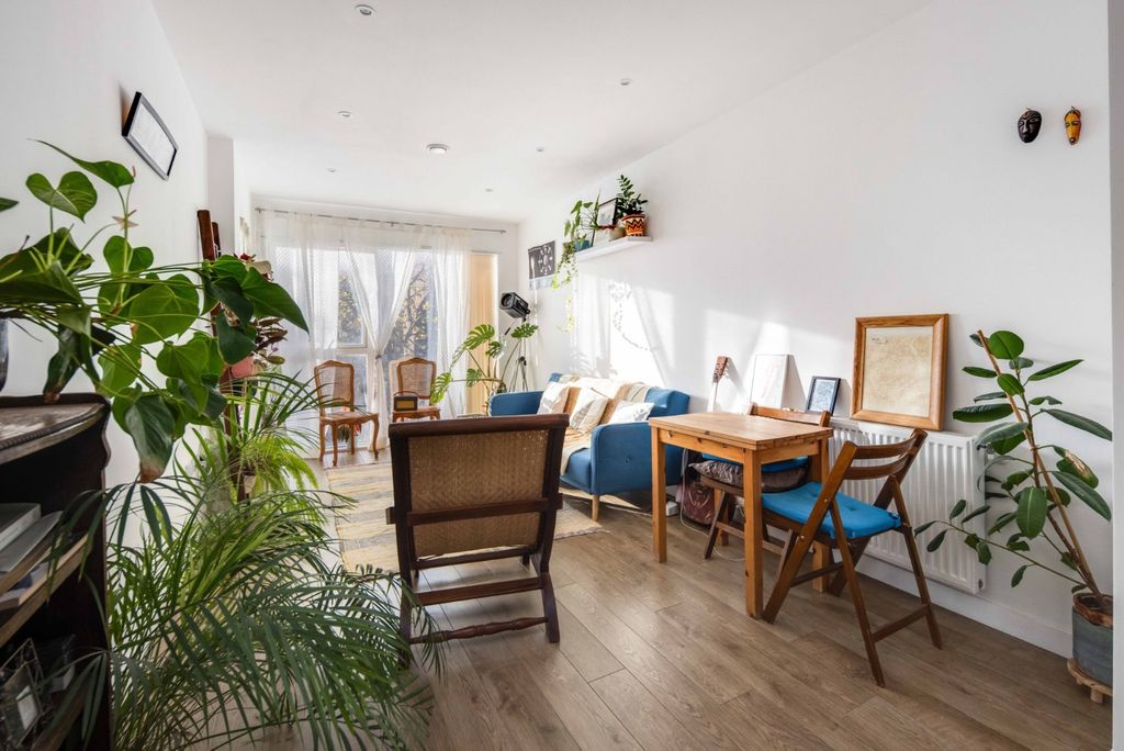 Property photo 2 of 17 Reception