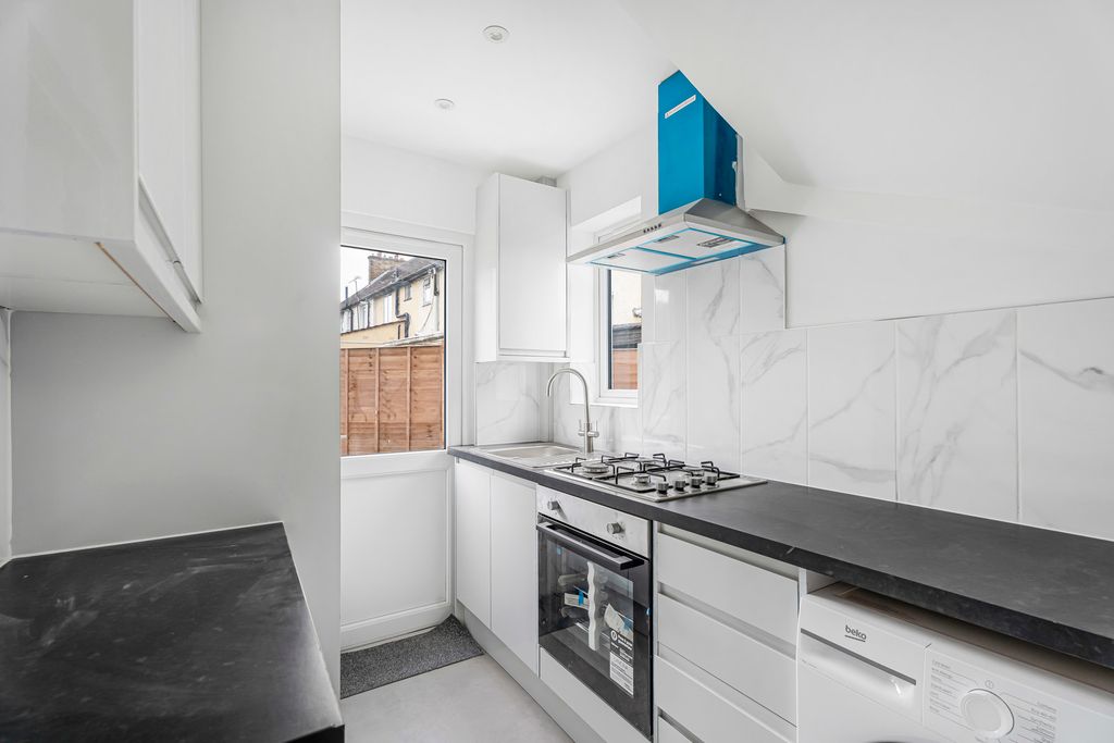 Property photo 3 of 16 Kitchen