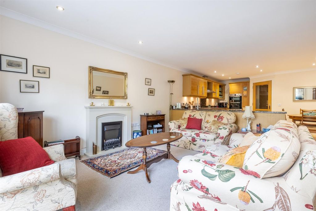 Property photo 2 of 28 4Kingburplace-7.Jpg