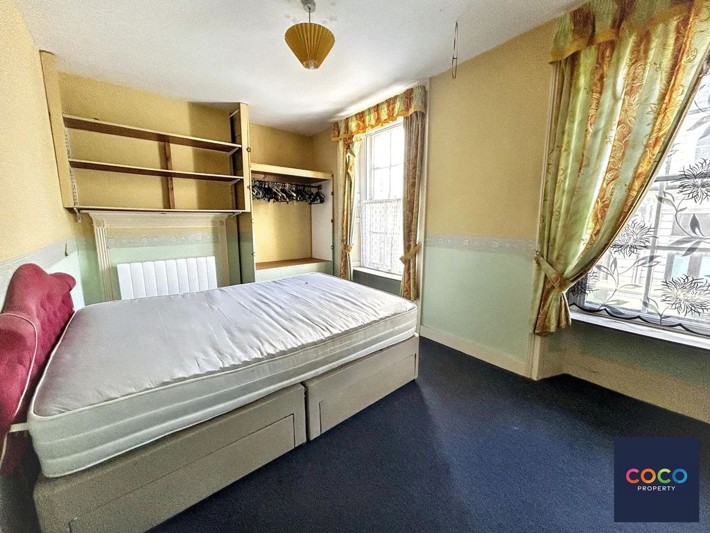 Property photo 3 of 9 Main Bedroom